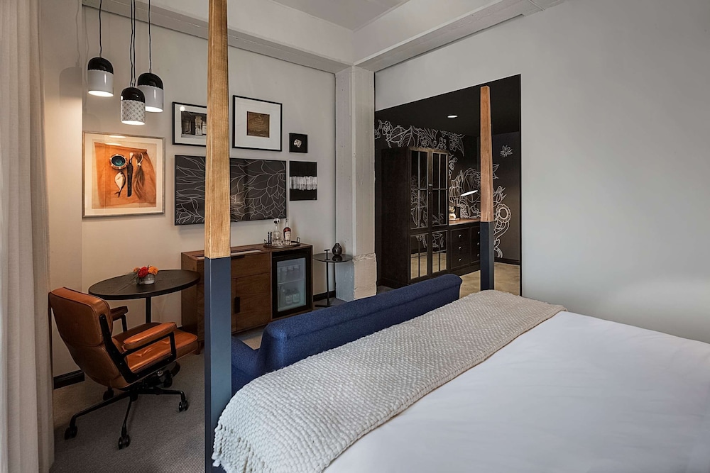 Crossroads Hotel 13/53