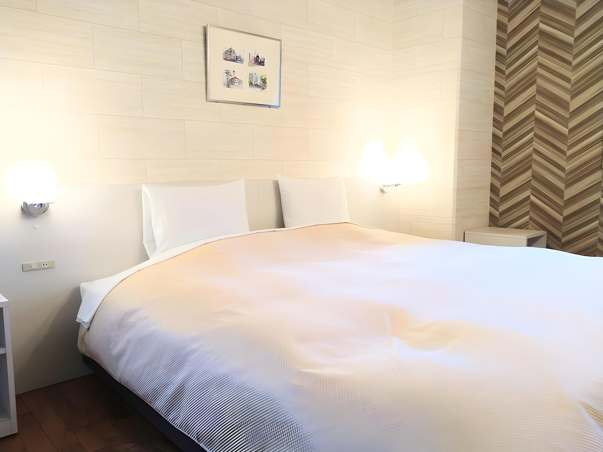 Room, King Bed, Bathtub, Smoking