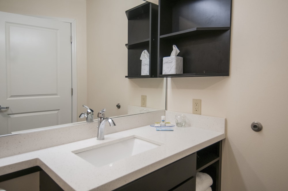 Candlewood Suites Baton Rouge College Drive 34/44