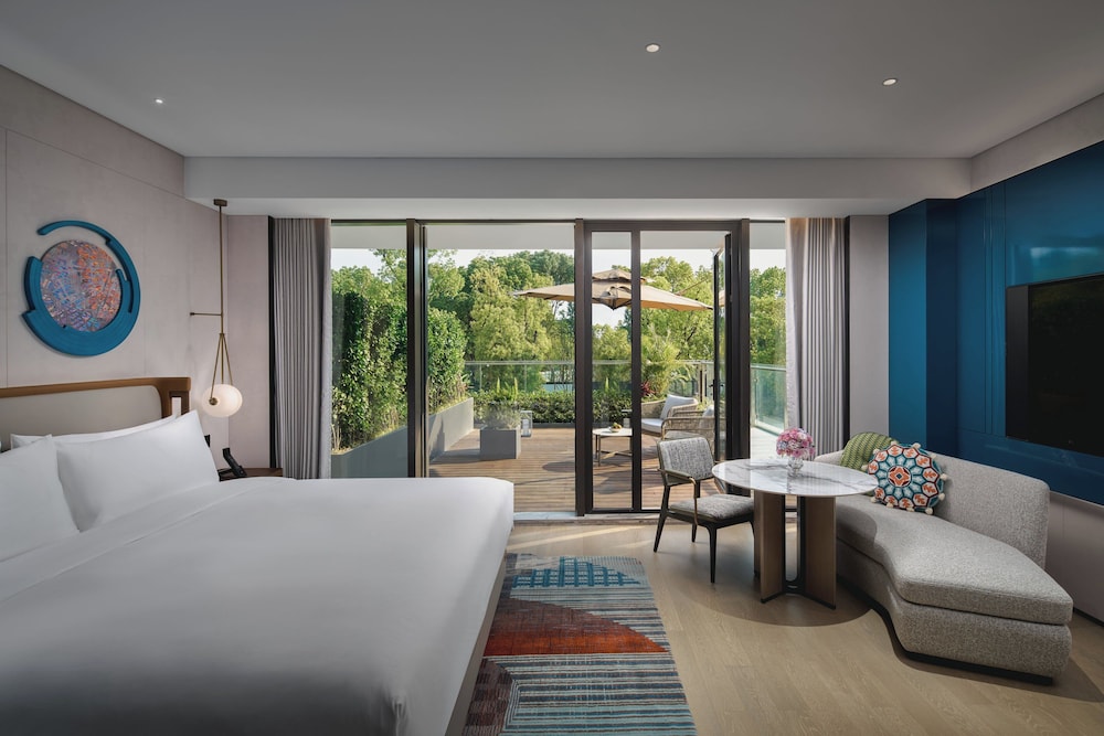 Premium, King Bed, Ferris Wheel View, Terrace