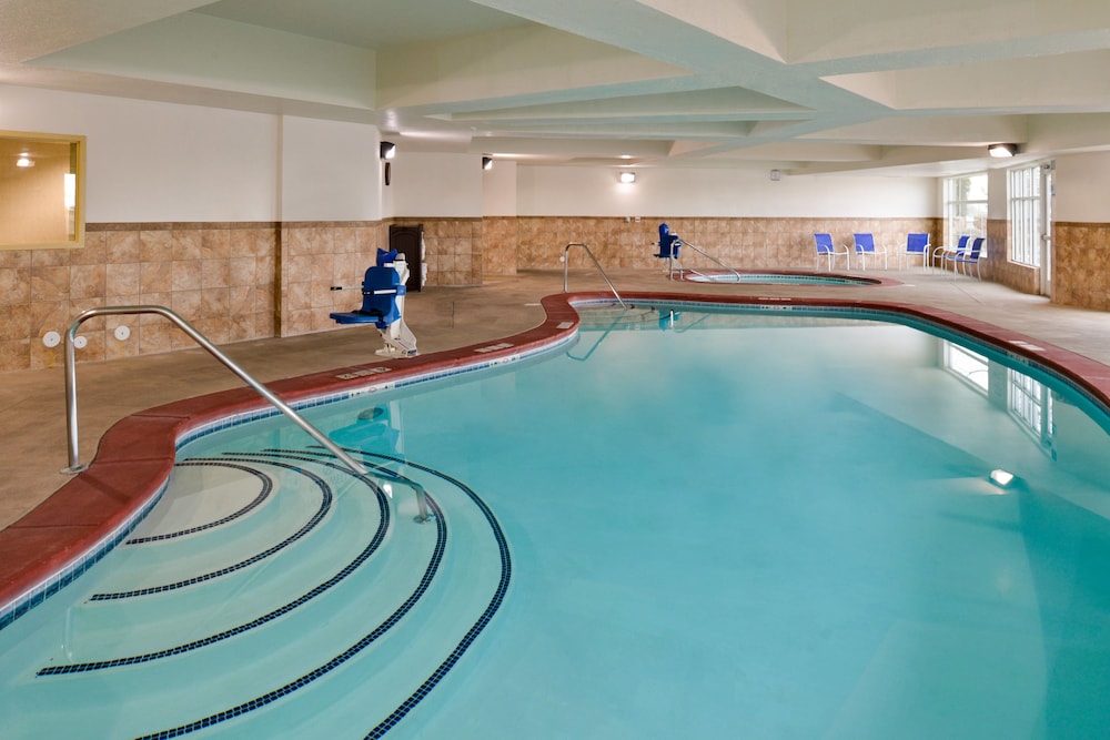 Holiday Inn Express & Suites Nampa - Idaho Center 42/78