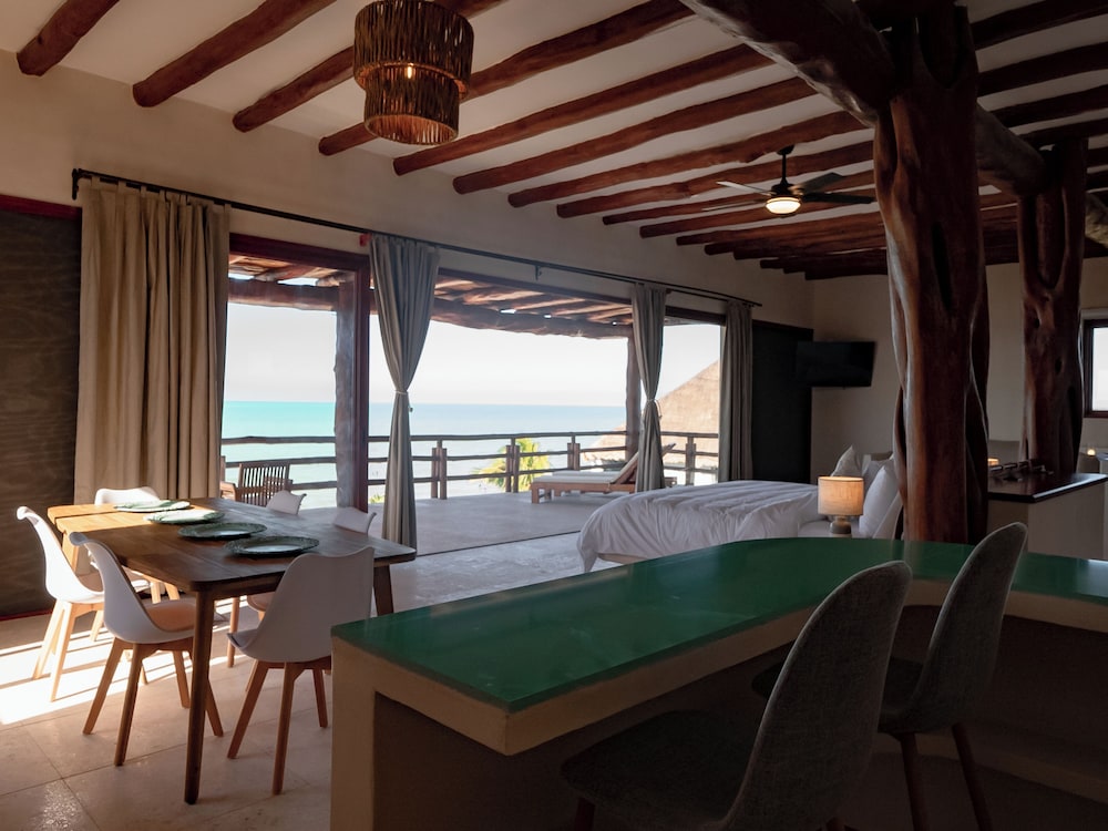 Beachfront Hotel Boutique DK 20/50