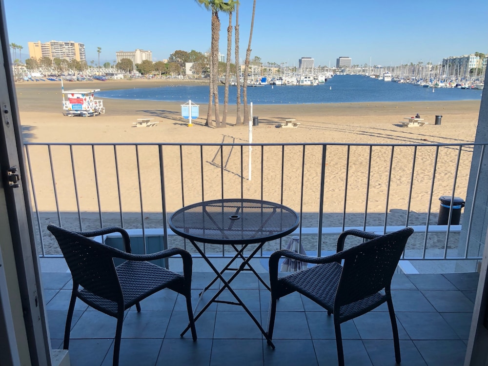 Foghorn Harbor Inn 37/55