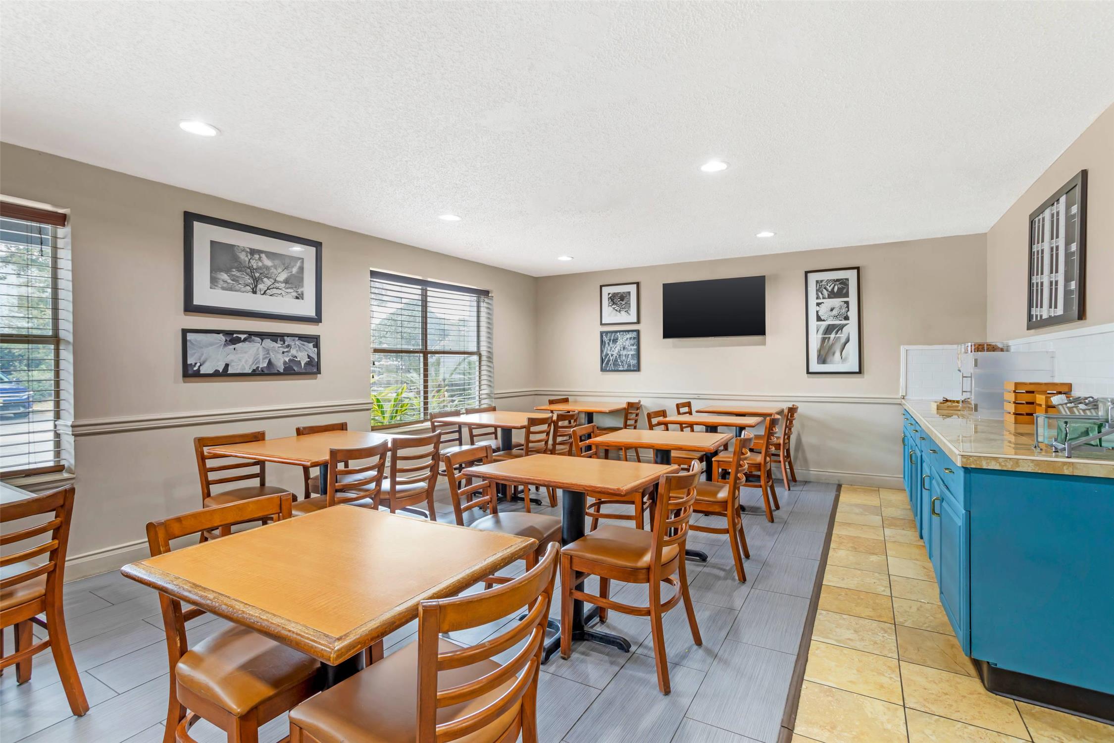 Country Inn & Suites by Radisson, Jacksonville - Orange Park 30/34