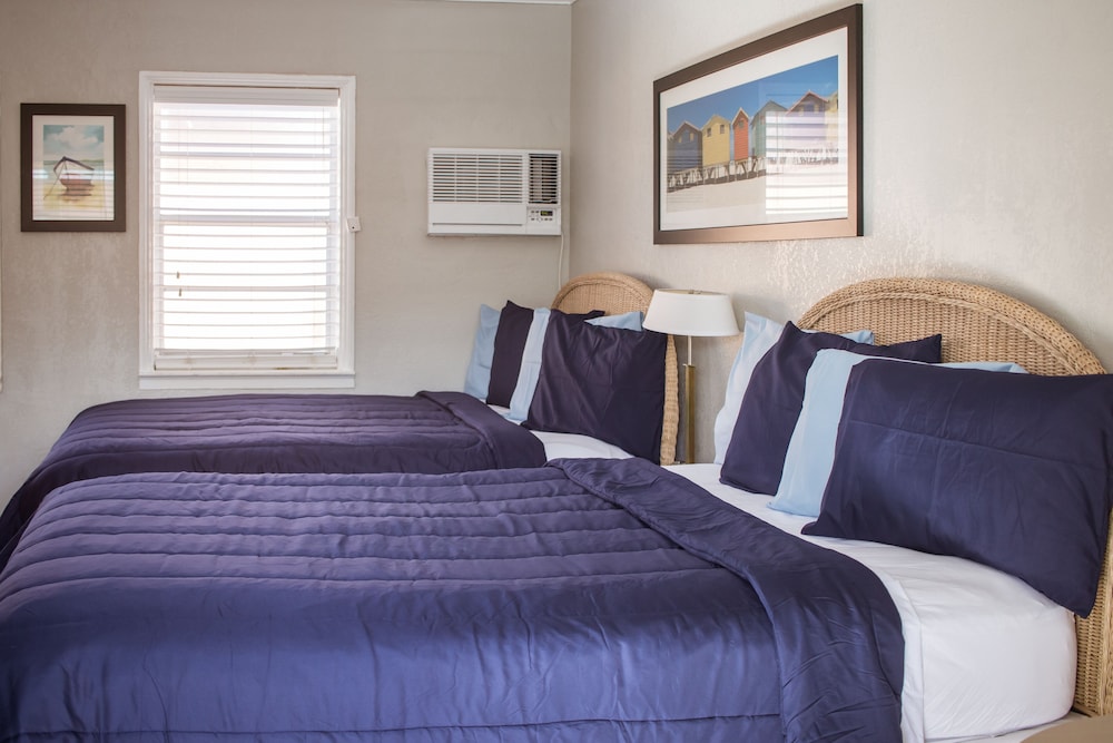 Riptide Oceanfront Hotel 14/72