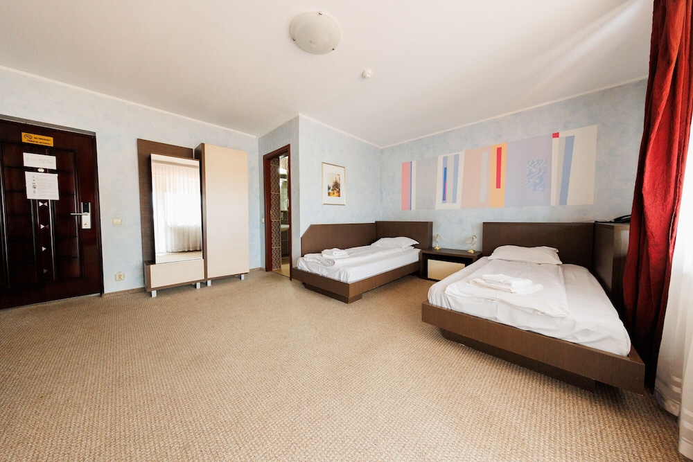 COMFORT, TWIN BEDS
