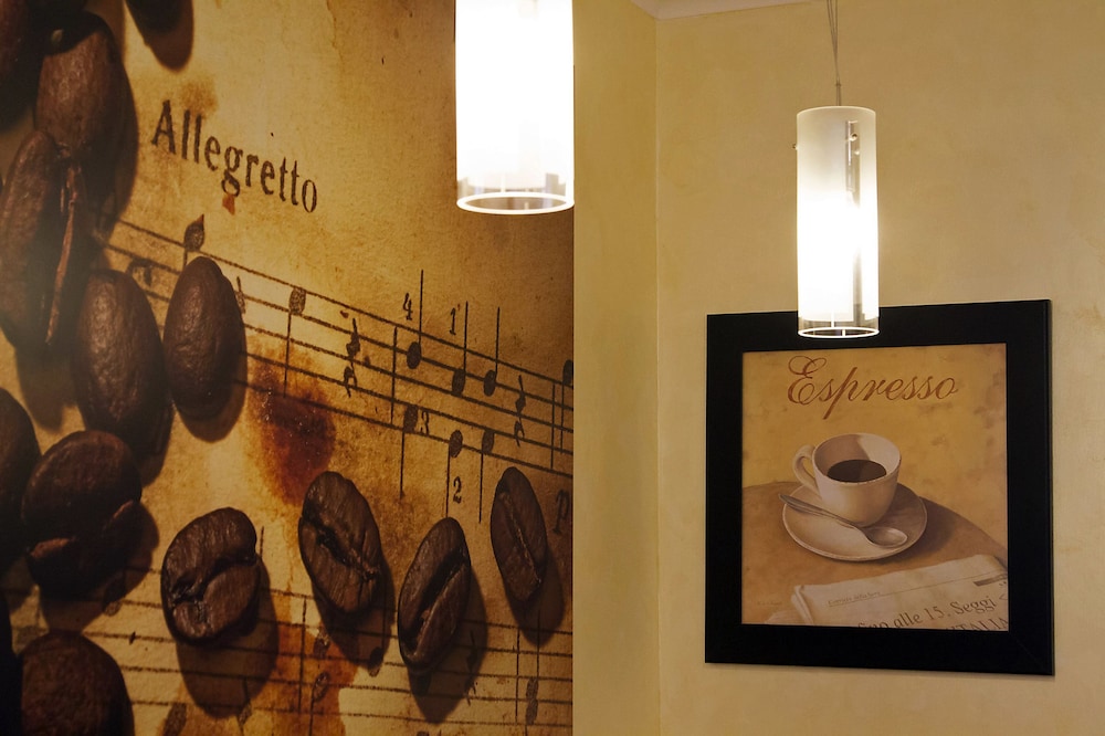 Hotel Lirico Roma 38/63