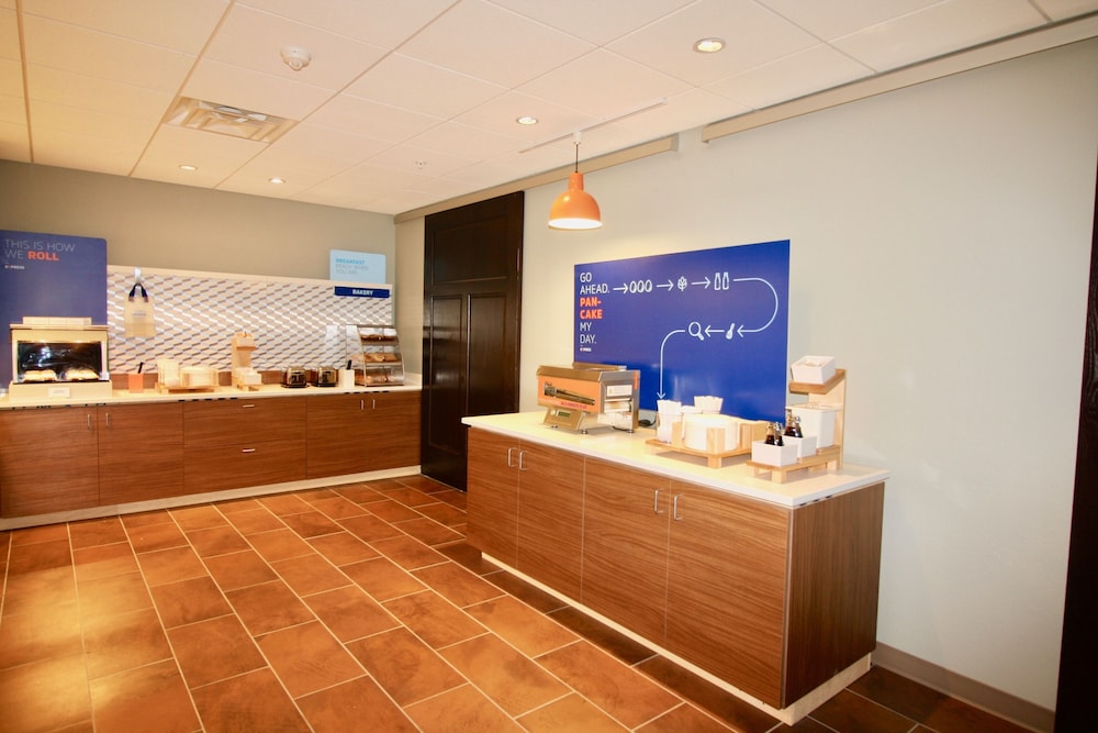 Holiday Inn Express & Suites Kirksville - University Area 1/38