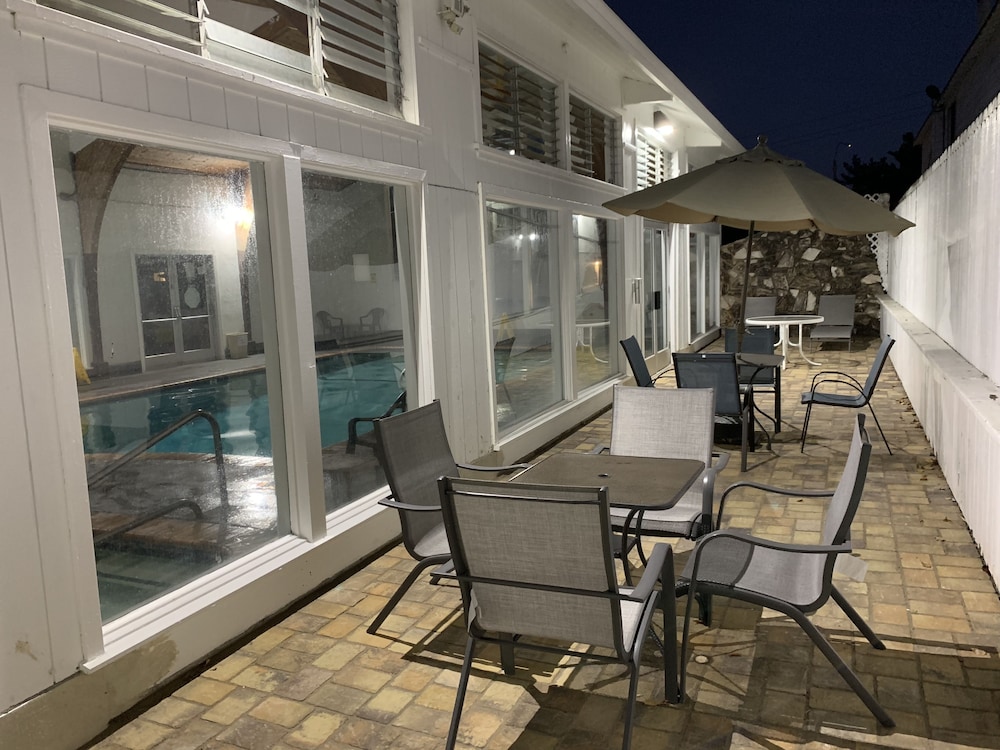 Stargazer Inn And Suites 42/66