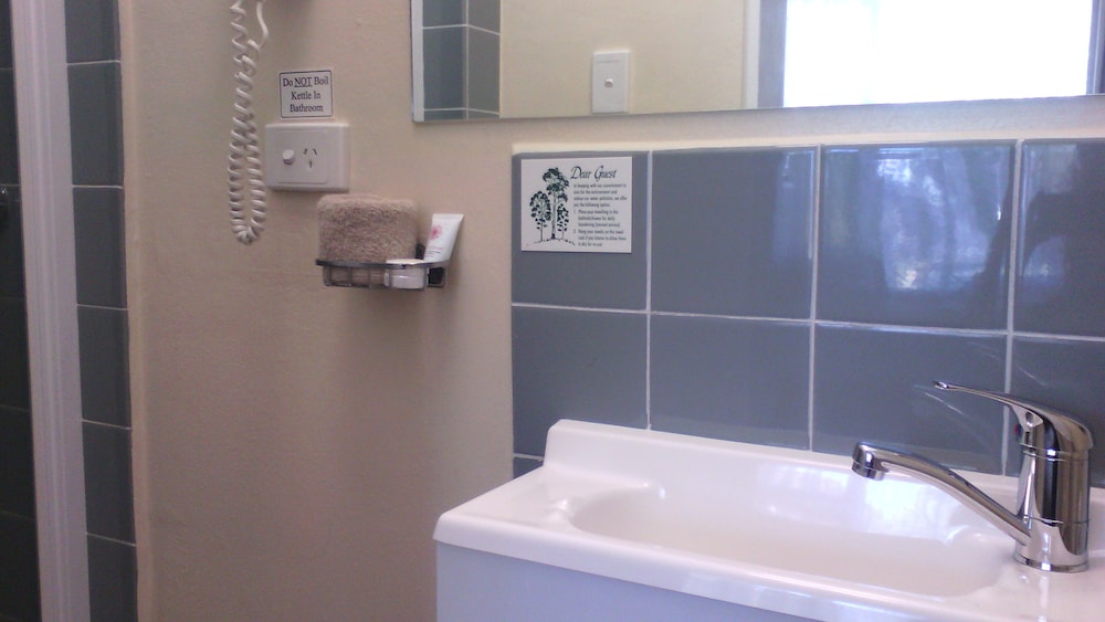BAIRNSDALE MAIN MOTEL 24/27