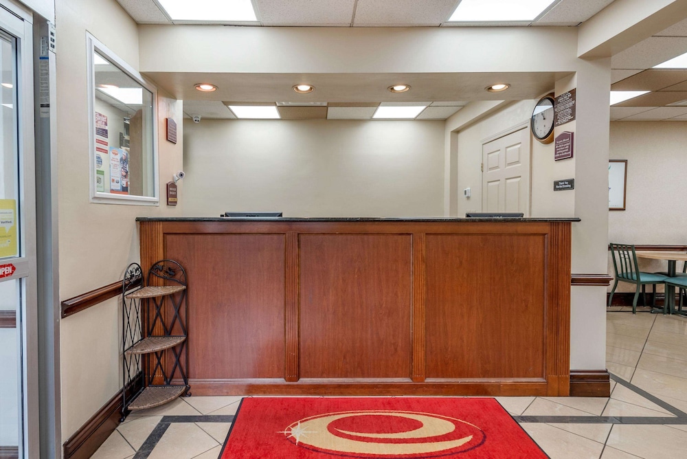 Econo Lodge Louisville Downtown 6/44