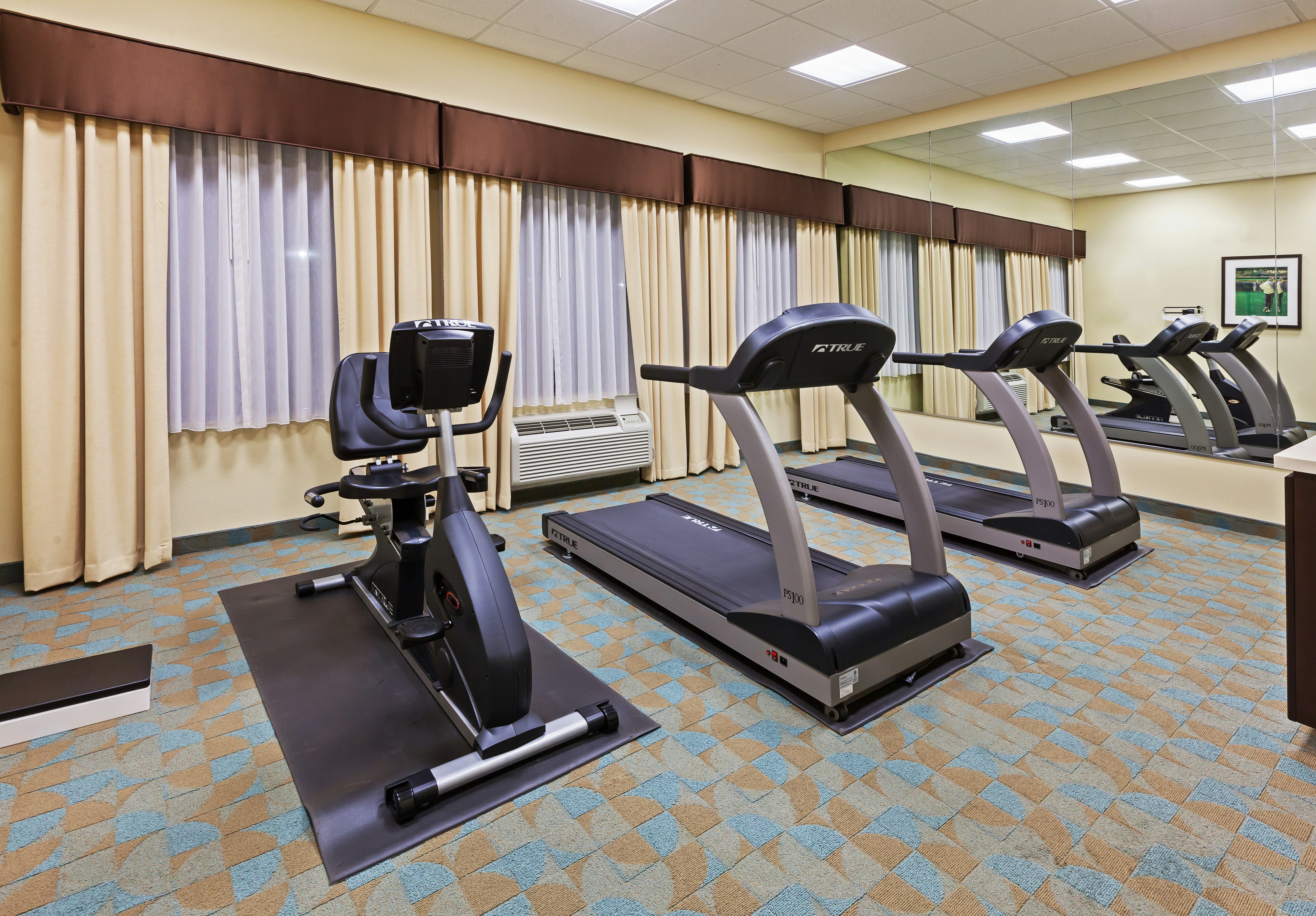 Holiday Inn Express Hotel & Suites Victoria 33/52