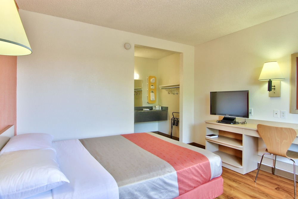 Motel6 West Sacramento, CA 28/60