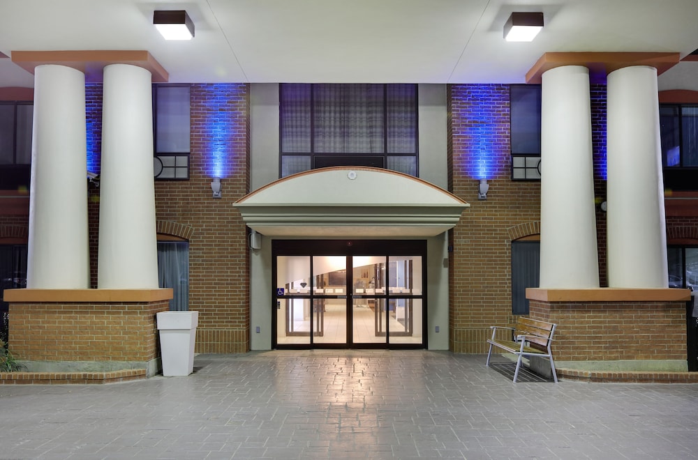 Holiday Inn Express Hotel And Suites Burleson Ft Worth 9/65