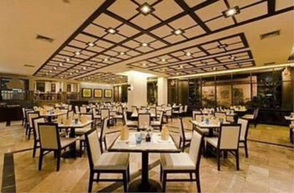 Pinnacle Lumpinee Park Hotel 34/47