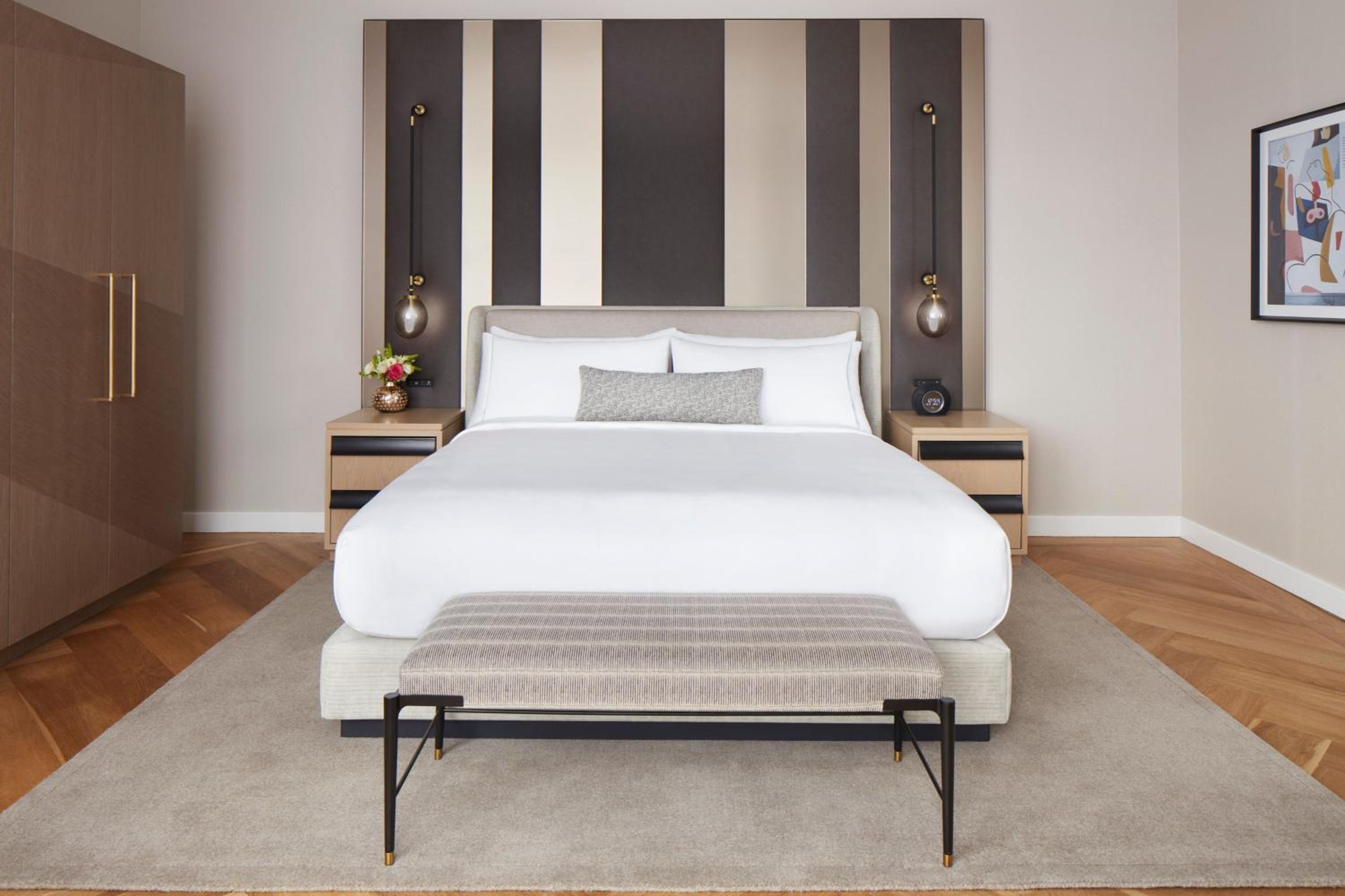 Suite, King Bed, Queen Bed, Skyline View, Sofa