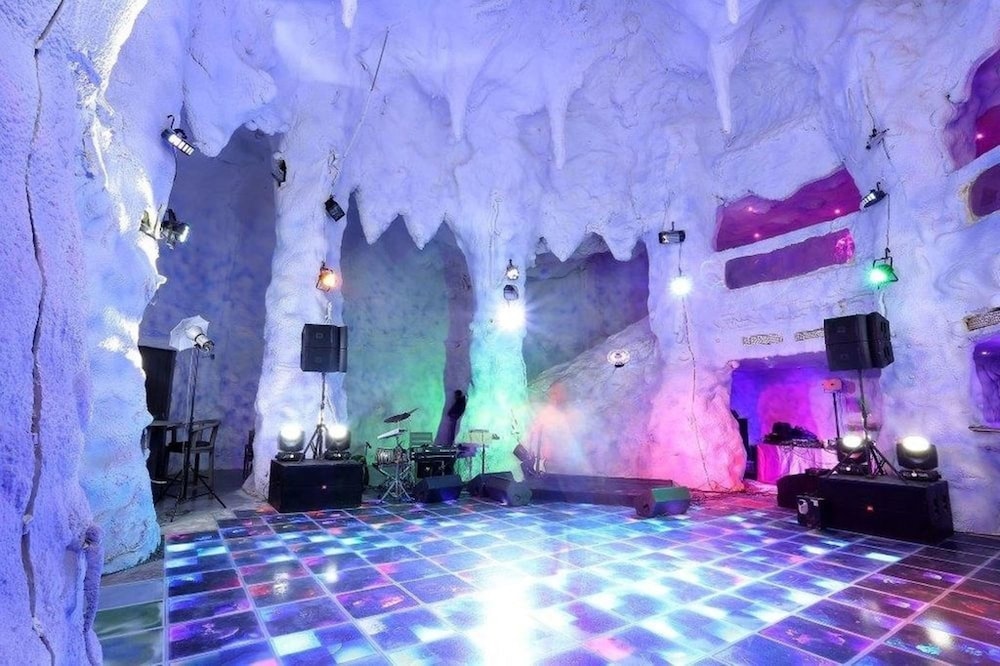 HOTEL BRYS CAVES 10/29