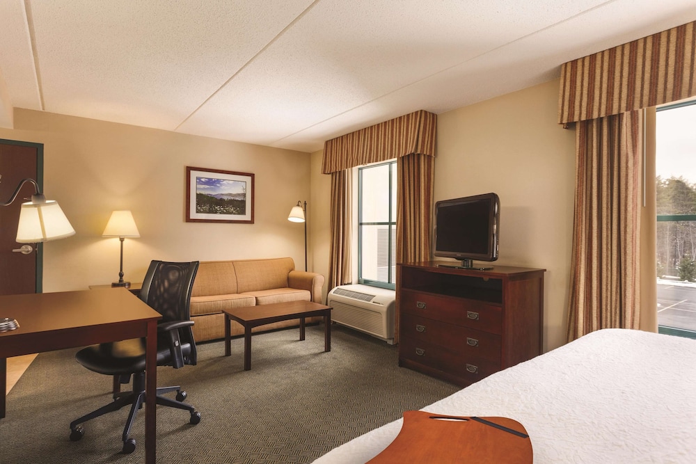 Hampton Inn Suites Lake George 54/61