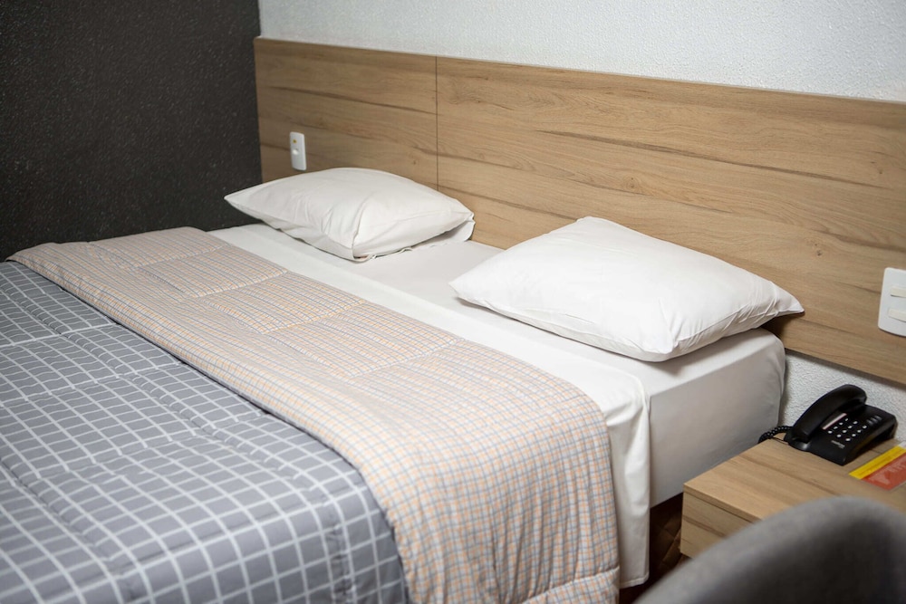 HOTEL 10 ITAJAI 27/66
