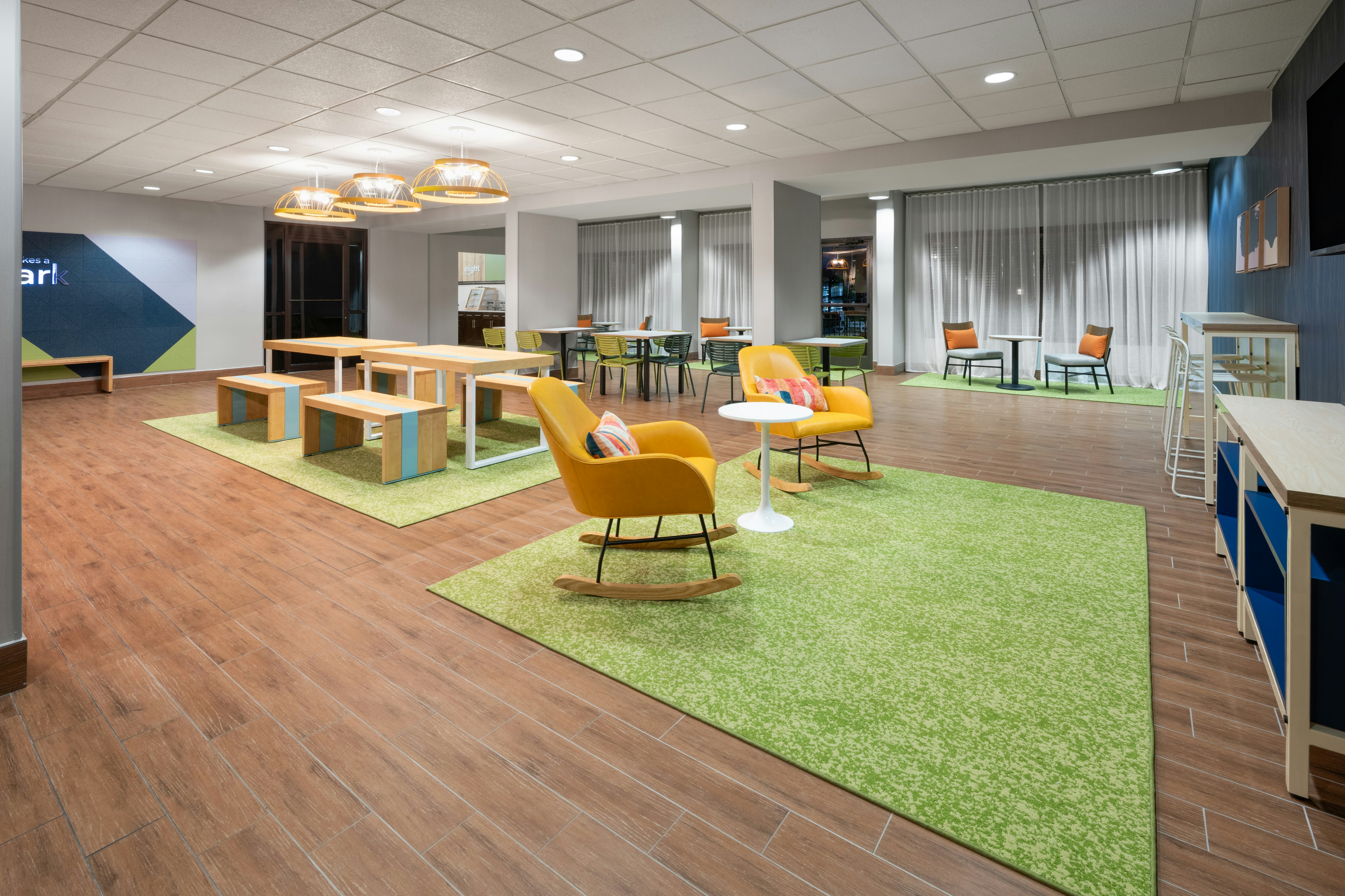 Spark by Hilton Decatur 25/28