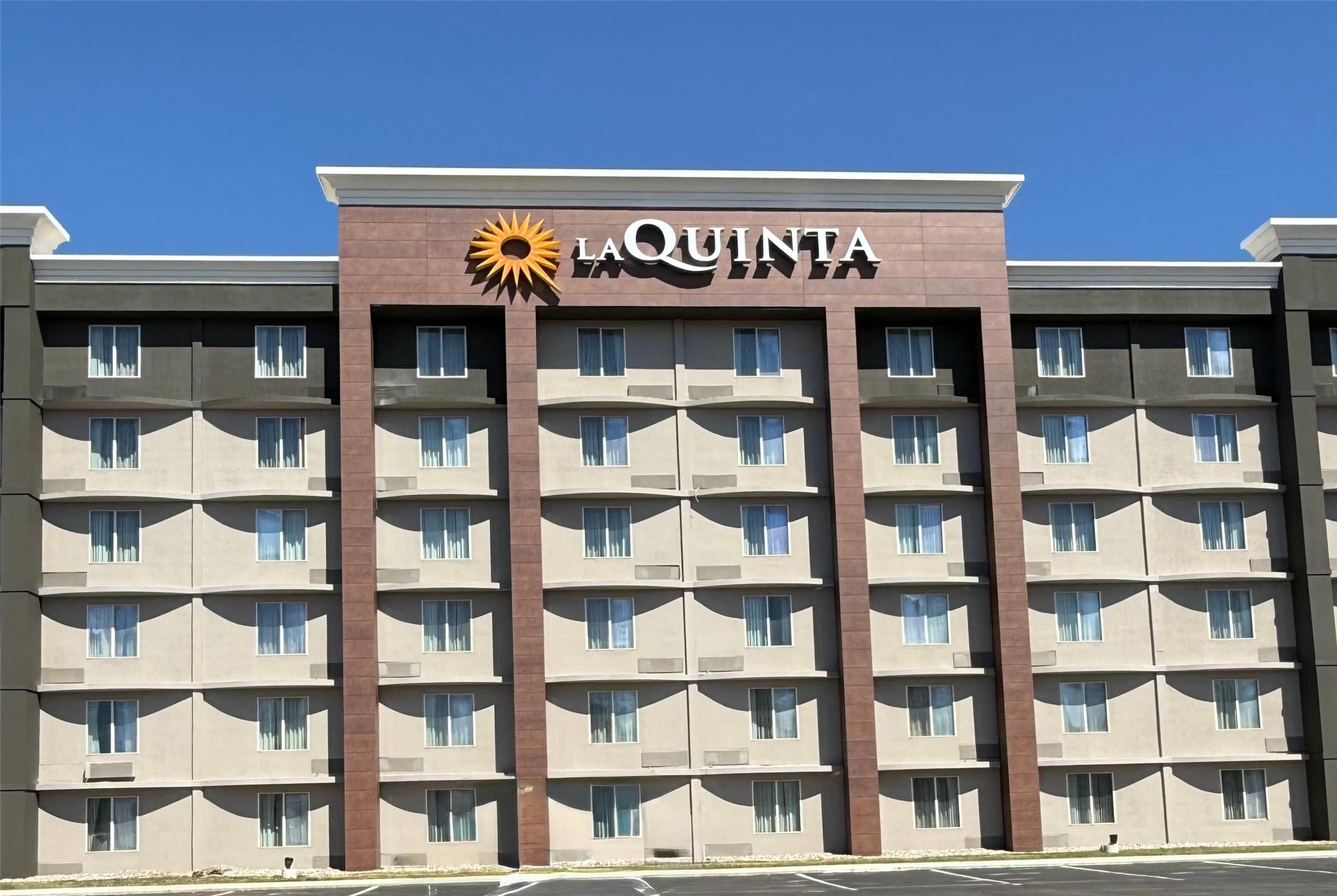 La Quinta Inn & Suites by Wyndham Indianapolis South 1/46