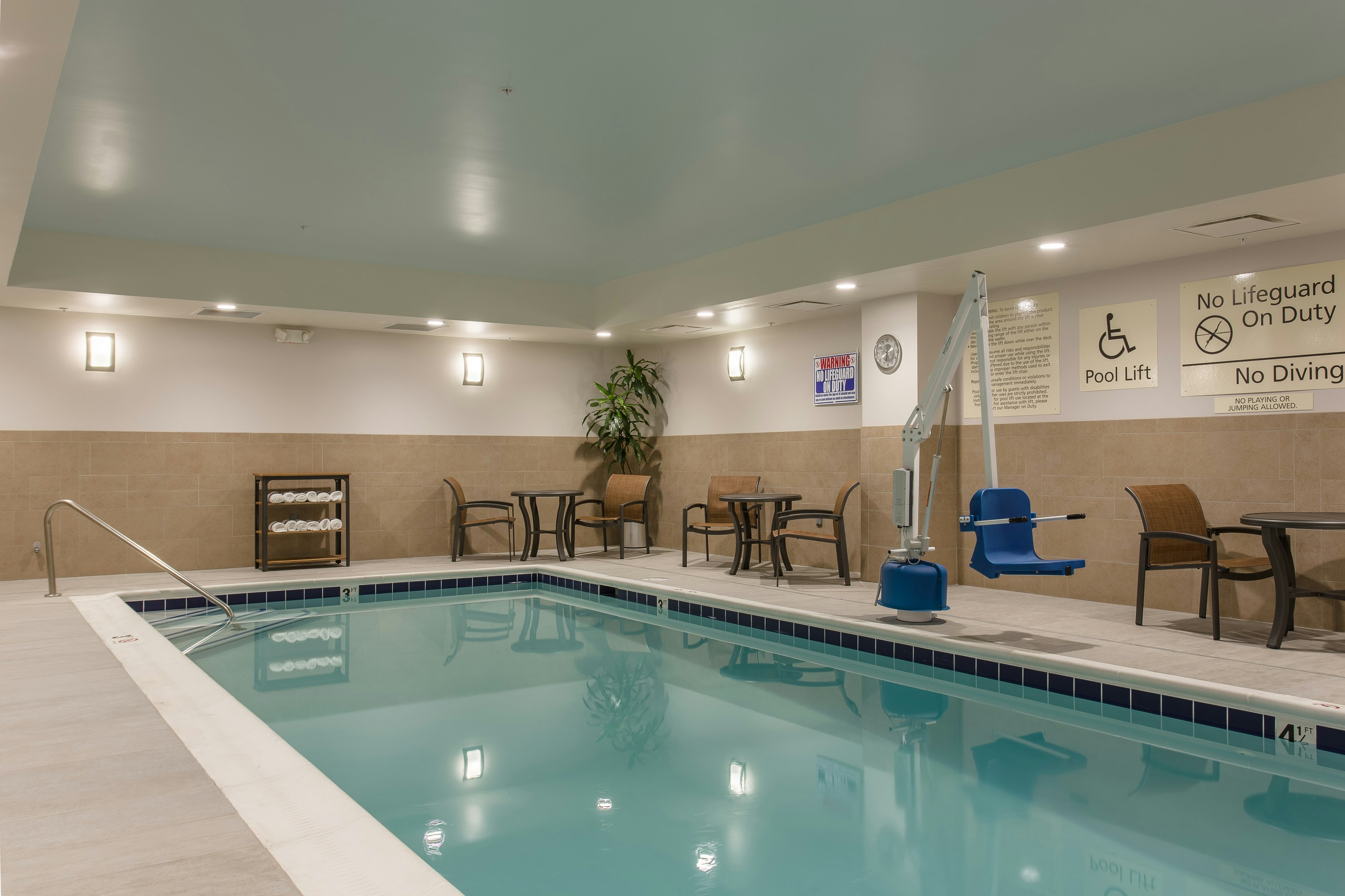 Hampton Inn and Suites Knoxville Papermill Drive 21/41