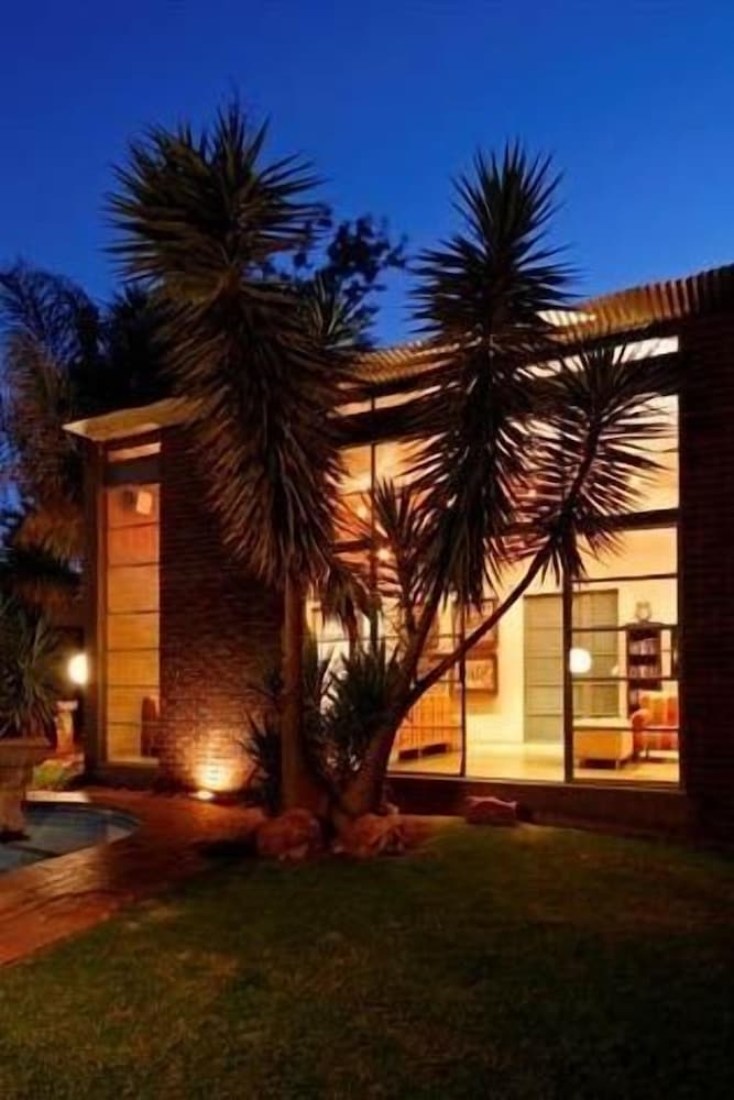 African Moon Corporate House 34/48