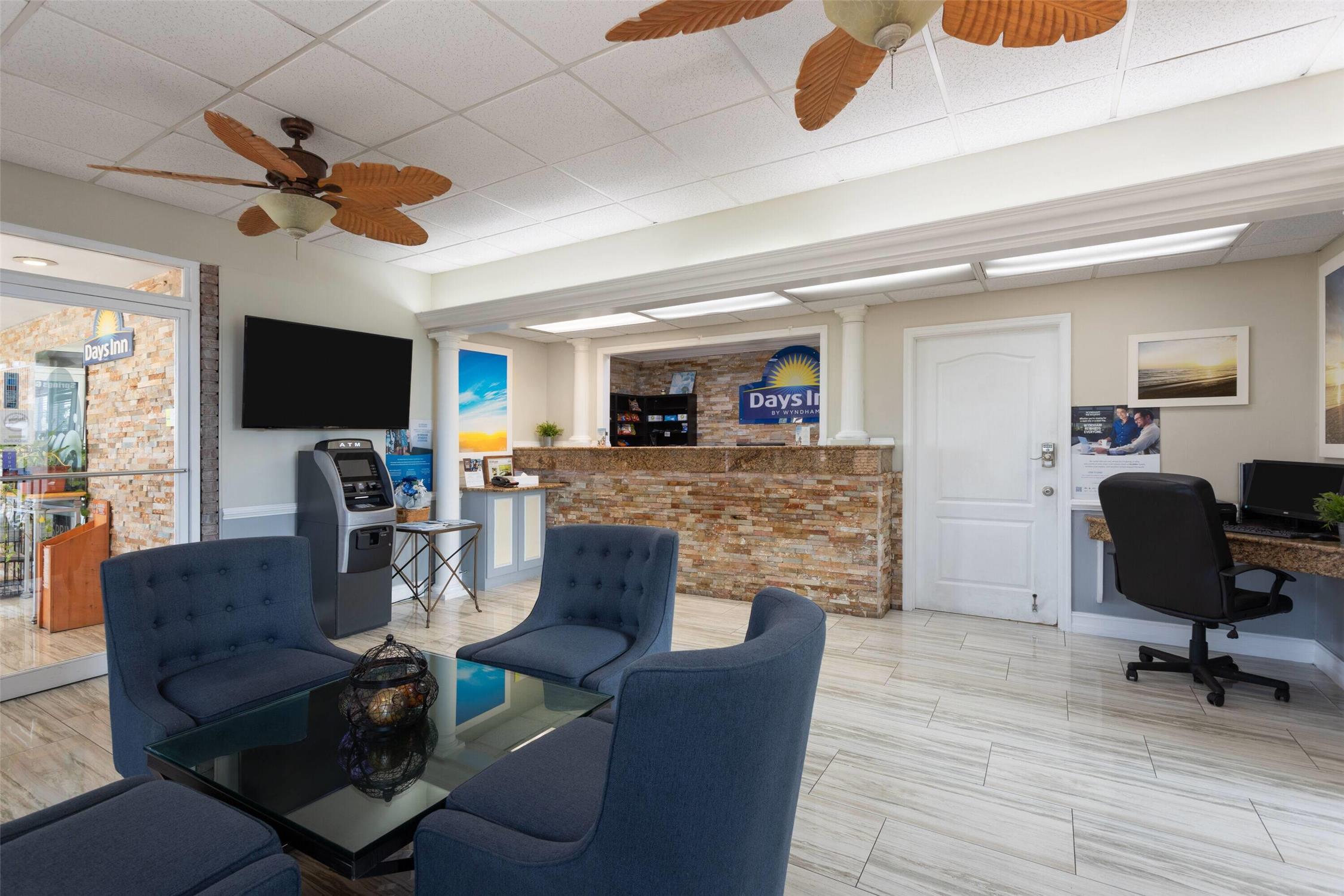 Days Inn by Wyndham Fort Myers Springs Resort 25/43