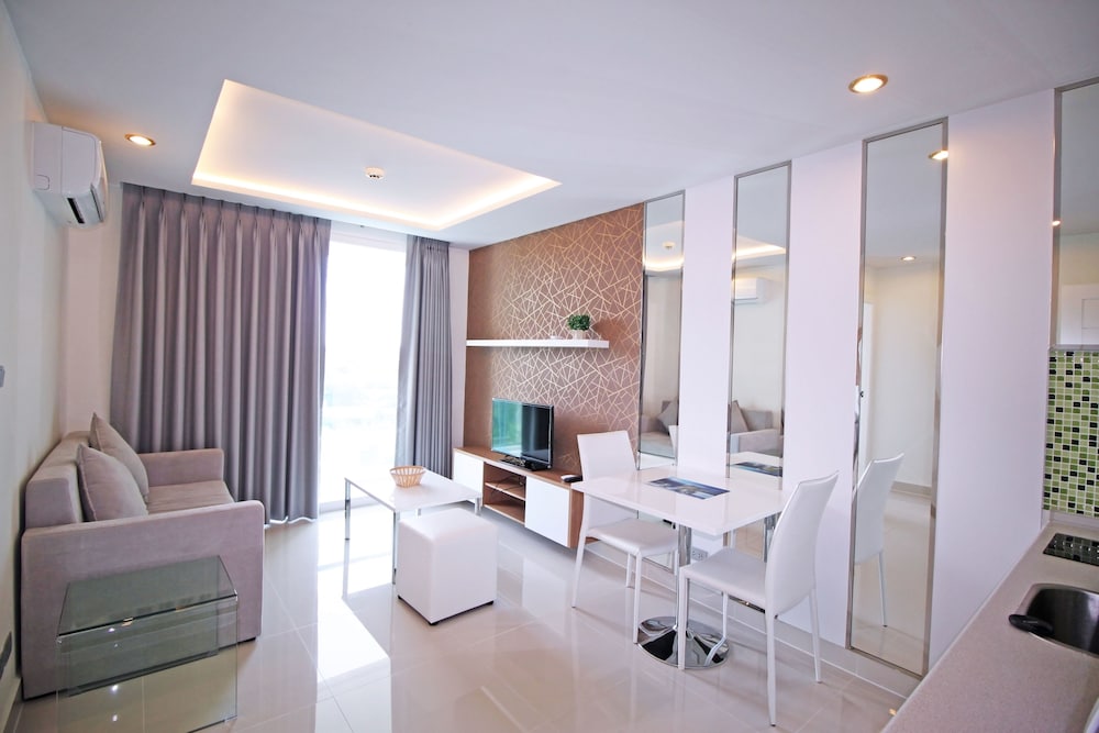Amazon Residence By Pattaya Sunny Rentals 30/50