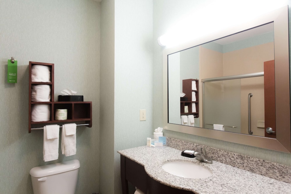 Hampton Inn And Suites Middlebury In 23/42