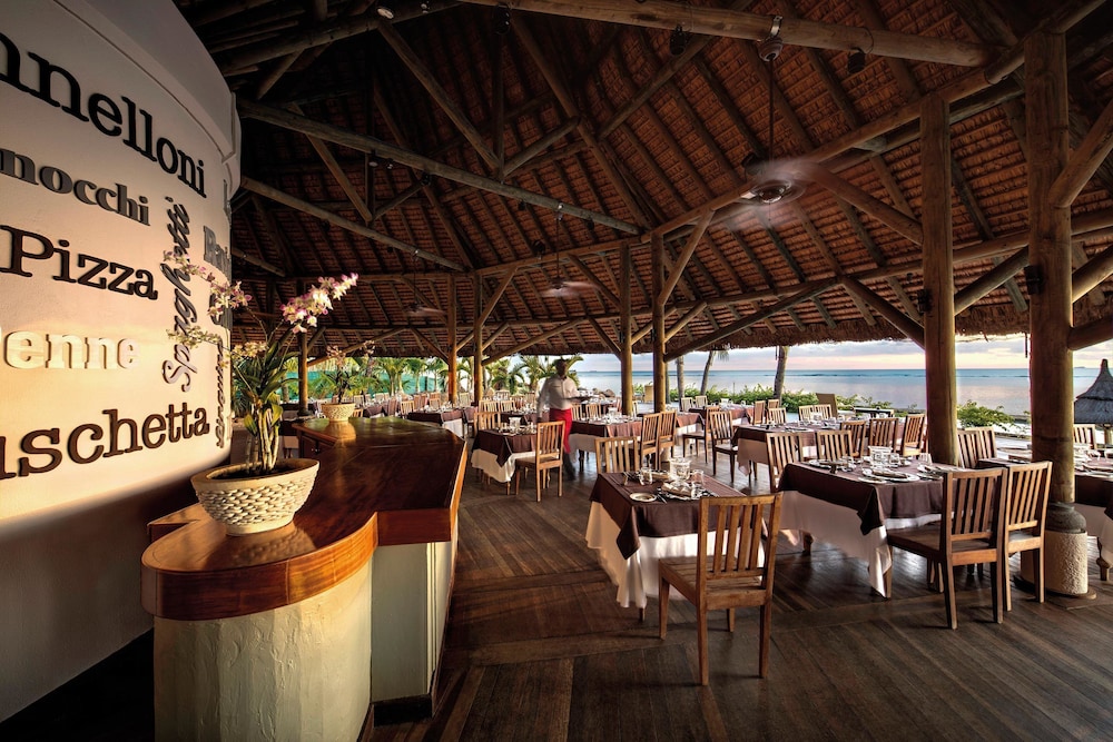 Victoria Beachcomber Resort and Spa 39/54