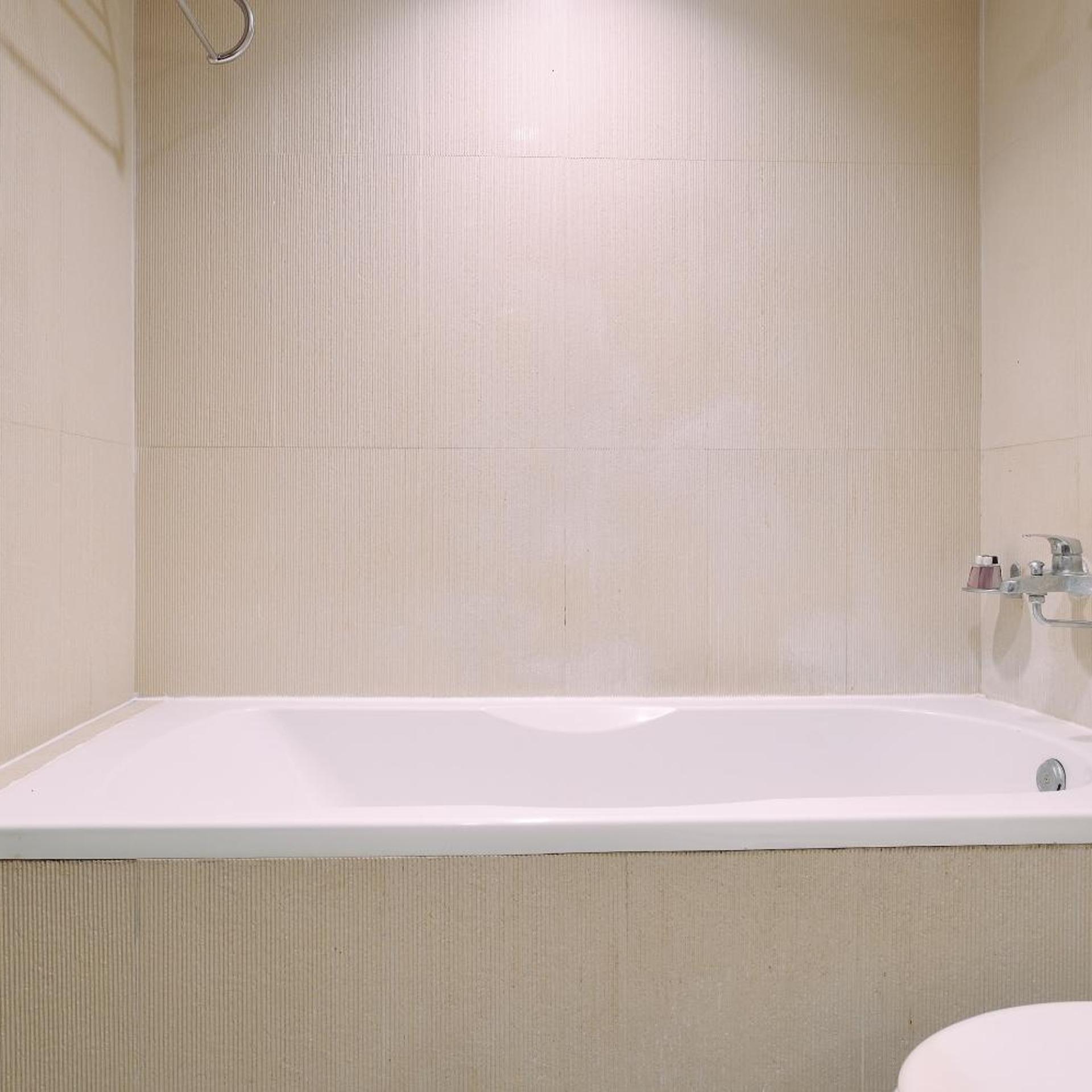 Tori Crown Hotel 49/50