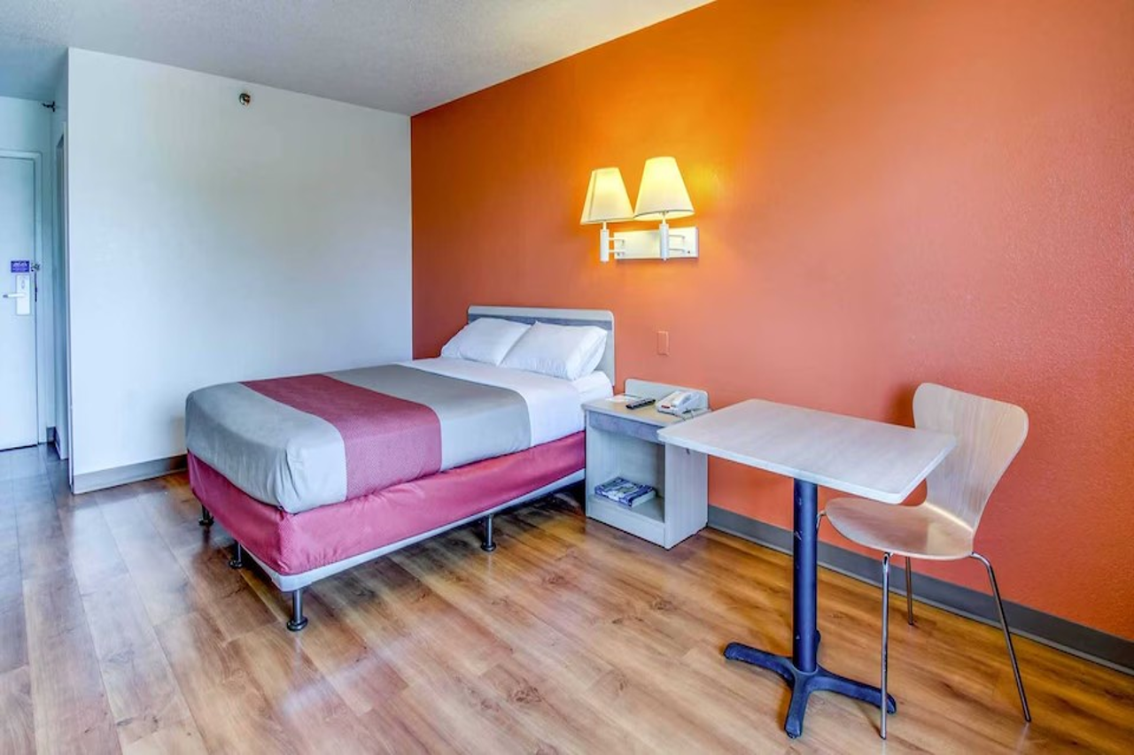 Motel6 Suites Buffalo Amherst, NY 14/18