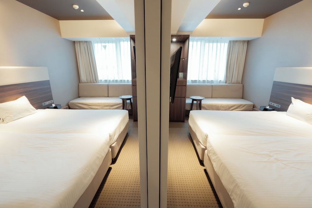 Connecting, 4 Beds, 2 Sofa