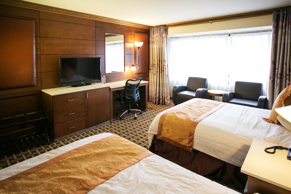 LA Crystal Hotel 18/69