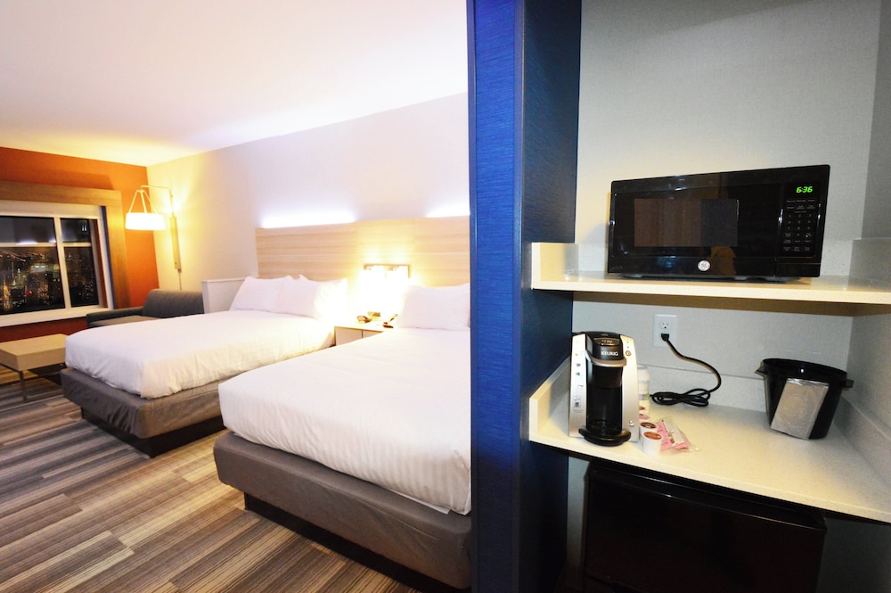 جناح بسريرين كوين مع أريكة لذوي الإعاقة، HOLIDAY INN EXPRESS & SUITES TOLEDO SOUTH - PERRYSBURG 3/3