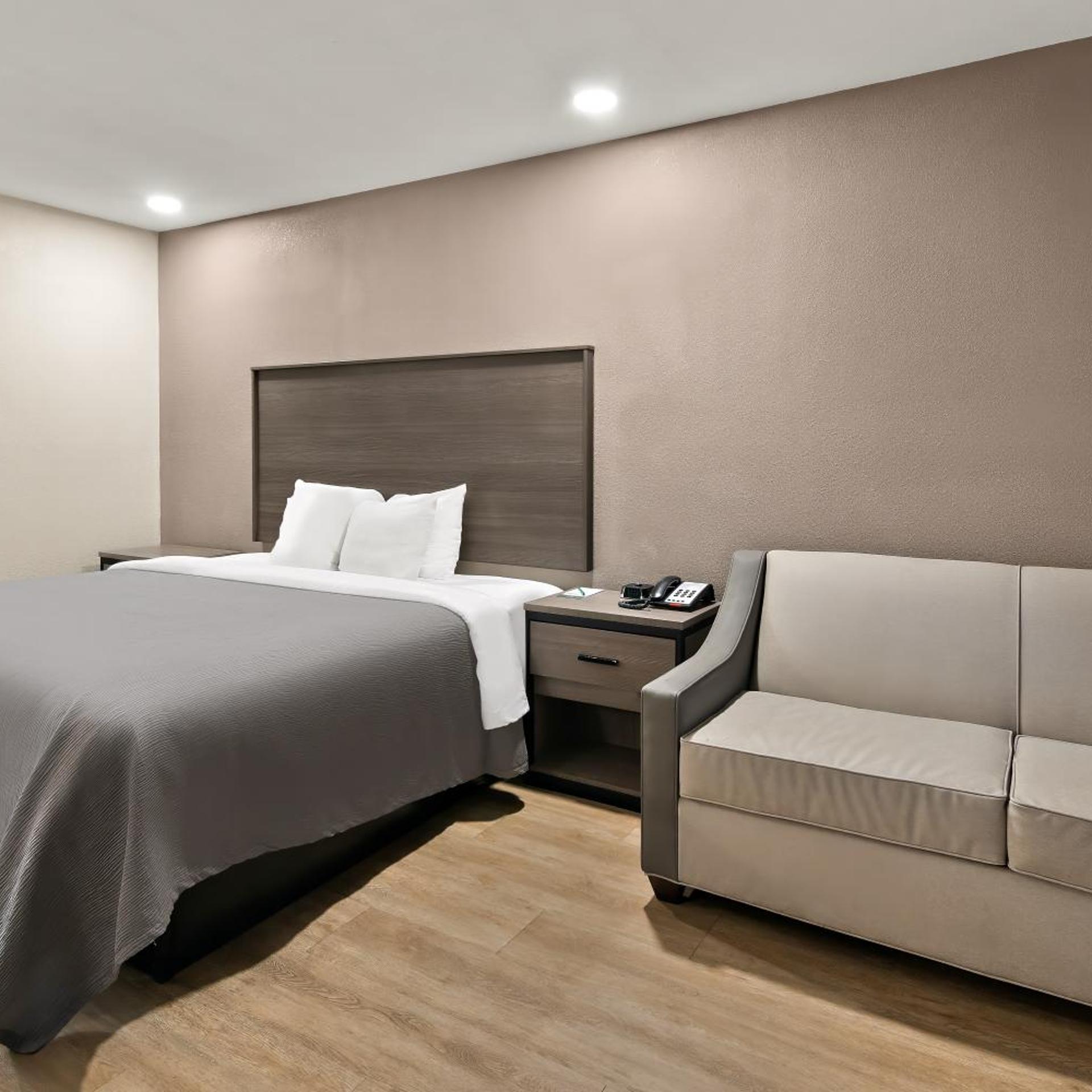 Room, King Bed, Exterior Entrance
