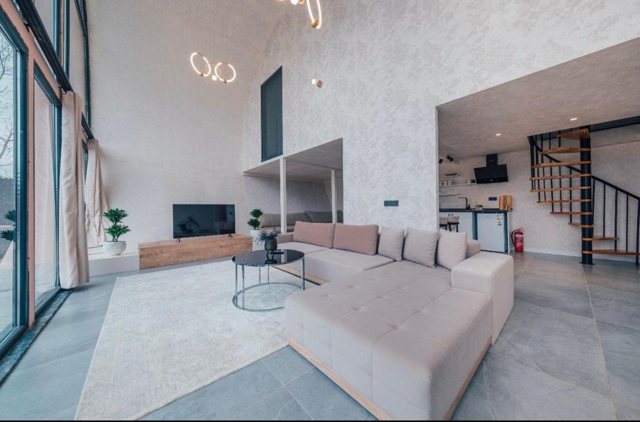 Sapanca Kaya Palace 34/50