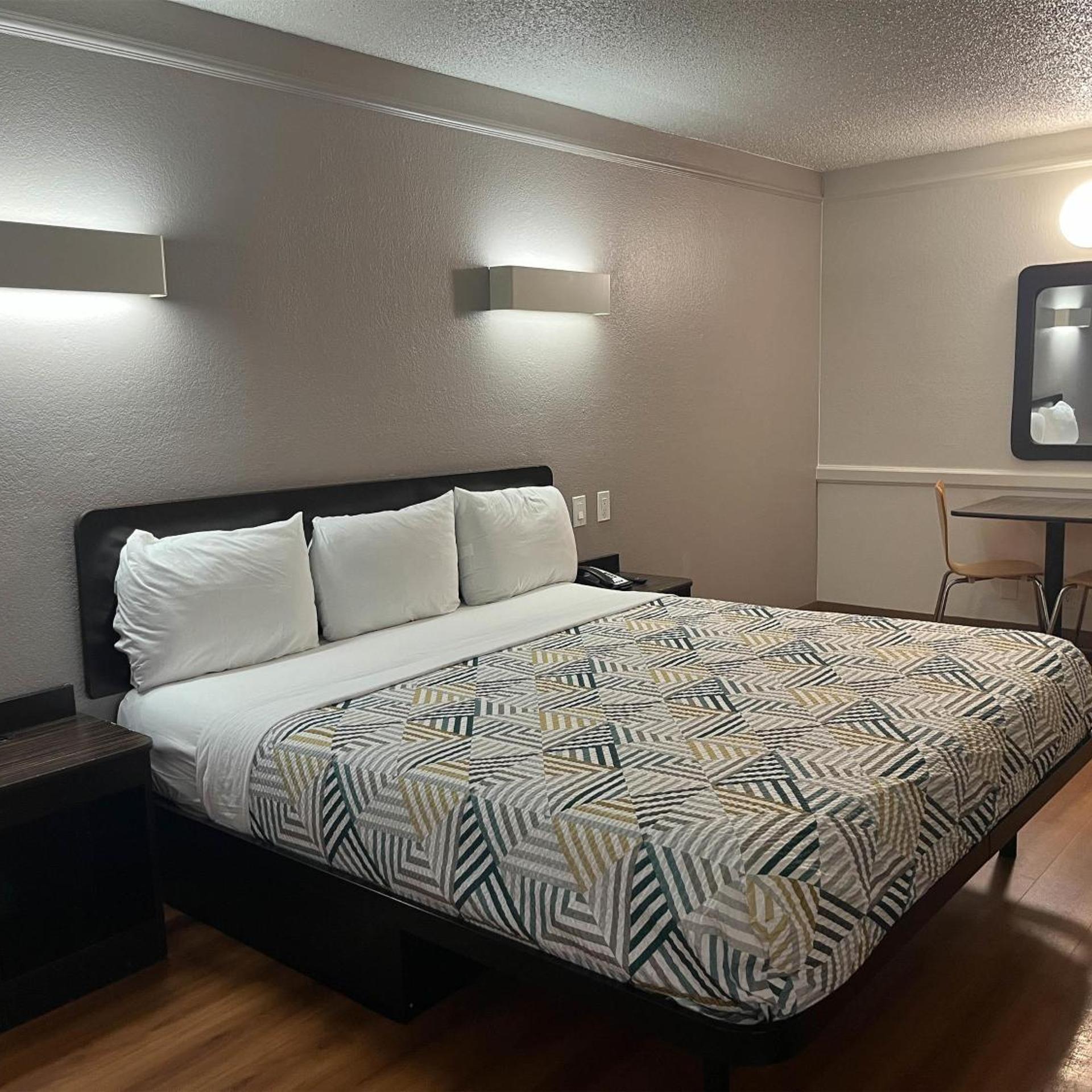 Studio6 Studio6 Suites Euless, TX – DFW West 24/48