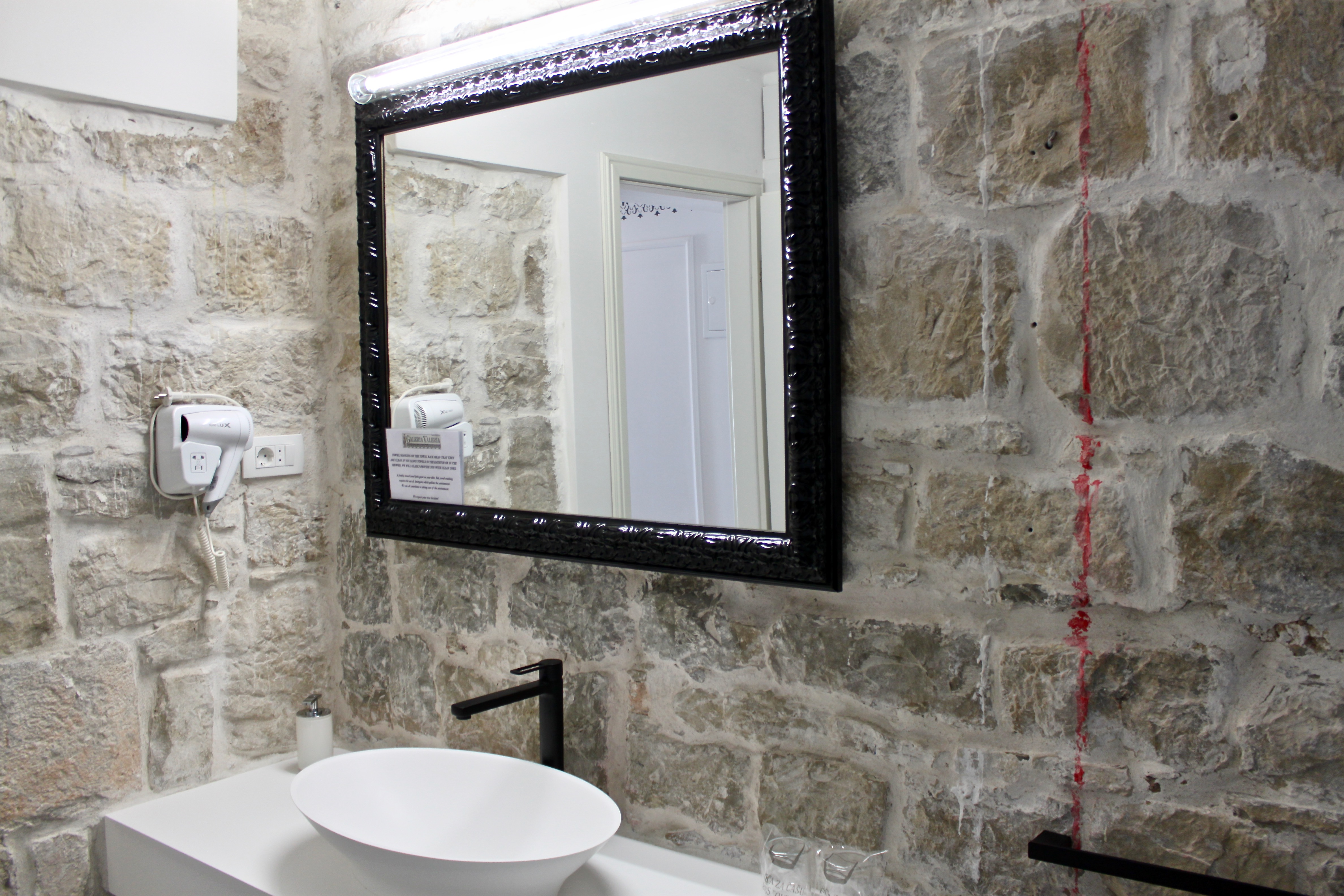 Deluxe, Double Bed, Beach Front، Galeria Valeria Seaside Downtown - MAG Quaint & Elegant Boutique Hotels 8/9
