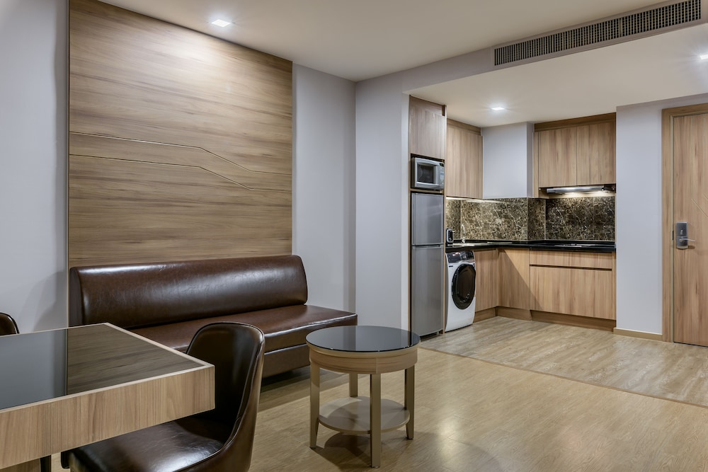 Adelphi Grande Sukhumvit 44/70