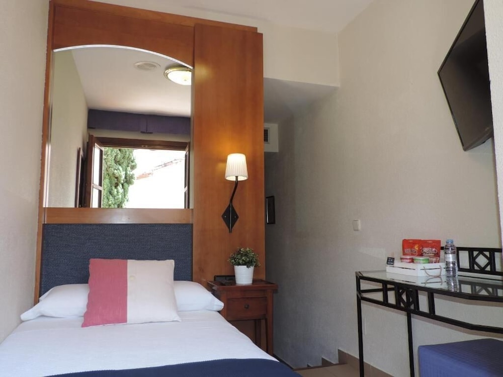 Hostal Miguel De Cervantes 12/57