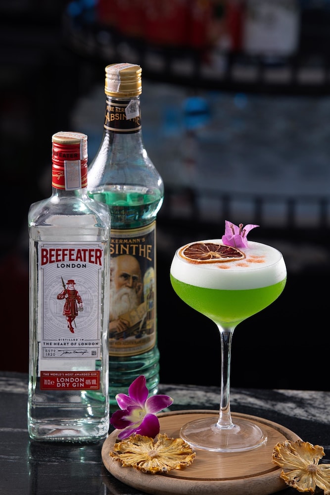 Le Premier Hotel & Rooftop Bar 21/50