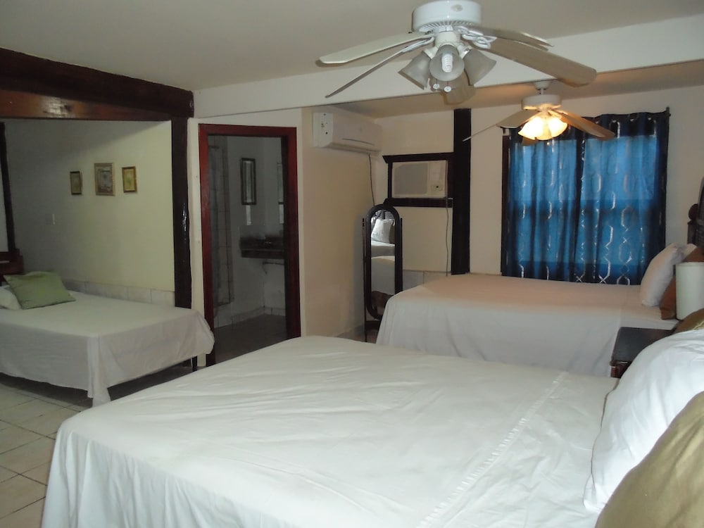 Foster's West Bay Resort 21/69