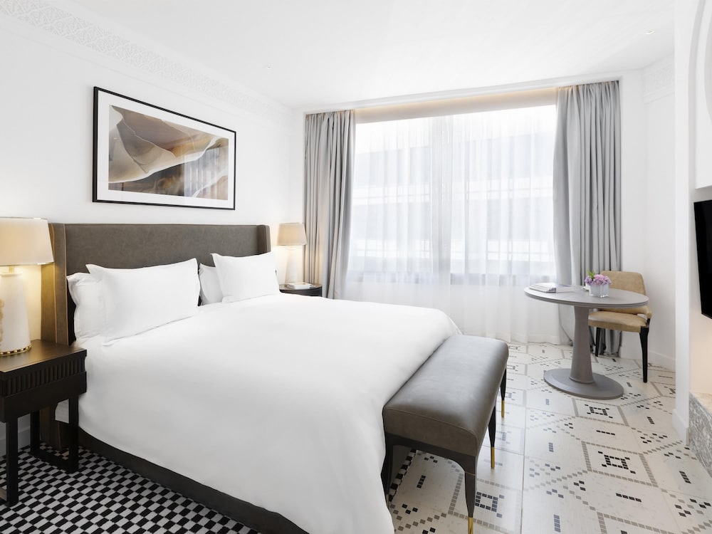 Fairmont, King Bed