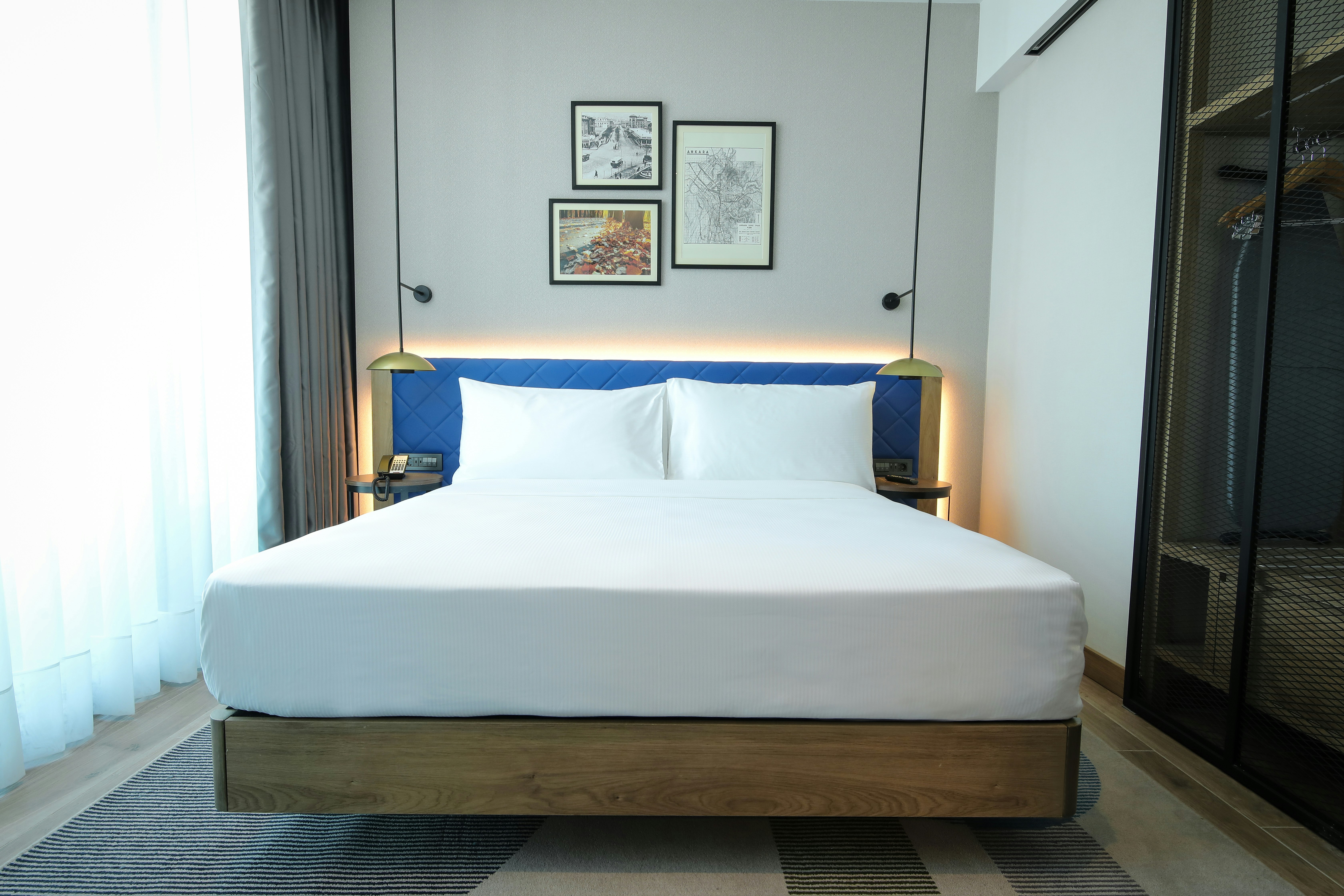 ROOM, KING BED