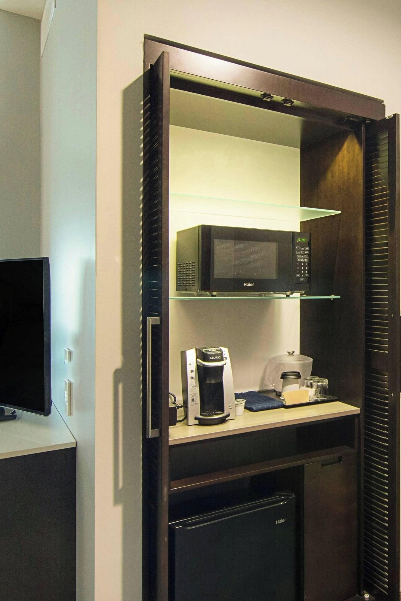 جناح لذوي الإعاقة، Springhill Suites Fort Worth Fossil Creek 2/2