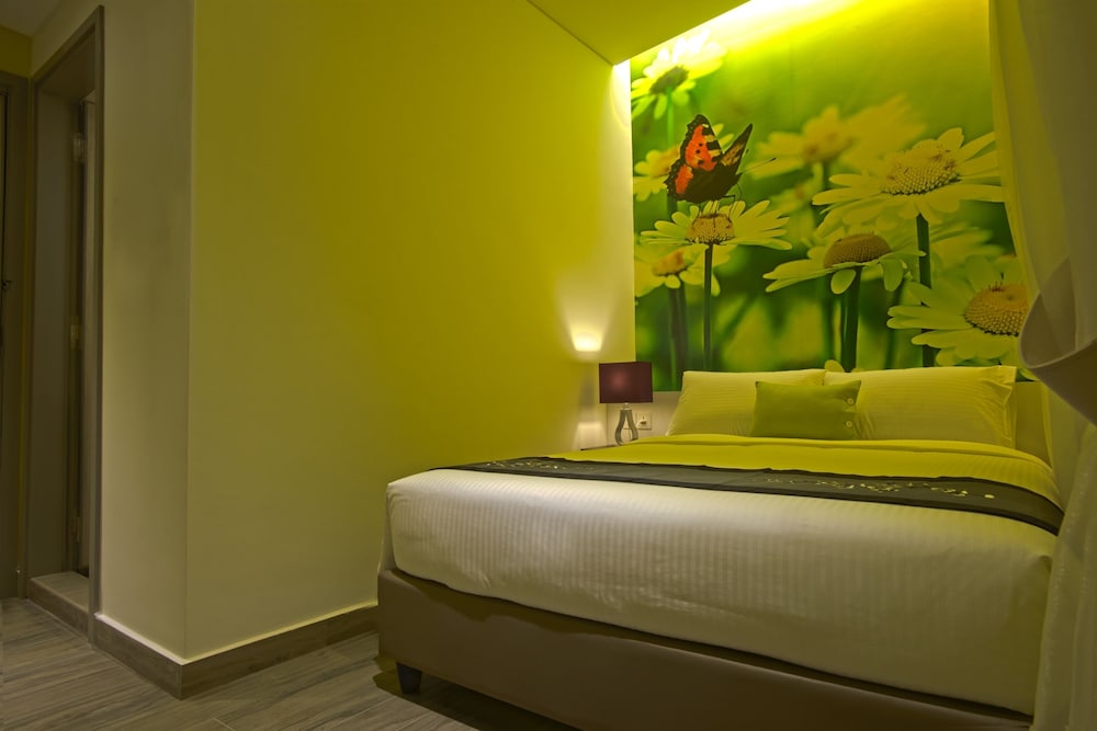 J8 Hotel 31/65