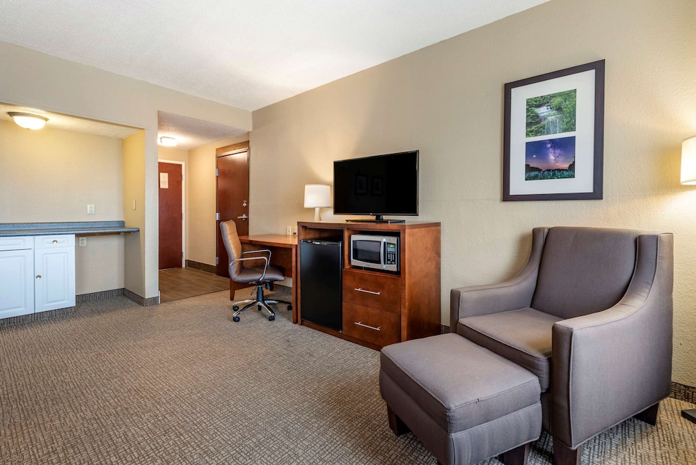 Comfort Inn Madison, IN 24/43