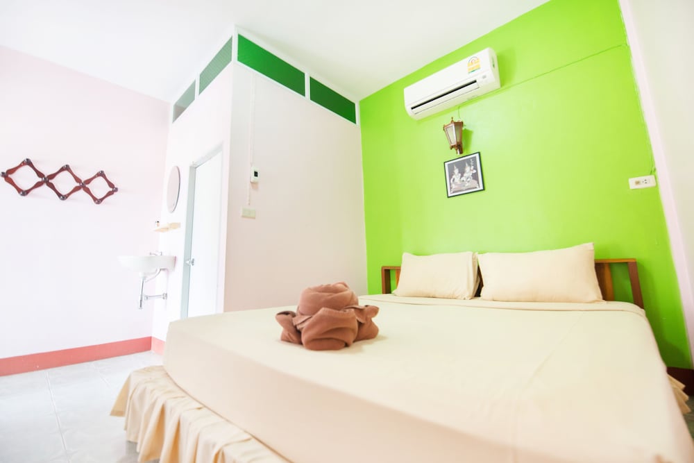 غرفة قياسية بسرير كينج بإطلالة على المسبح، Pongphen Guesthouse 3/10